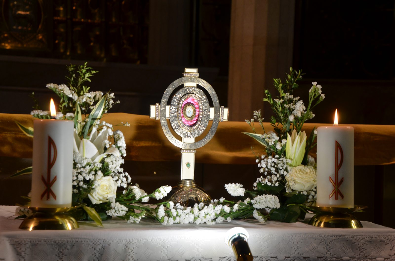 Vénération des reliques de sainte Bernadette